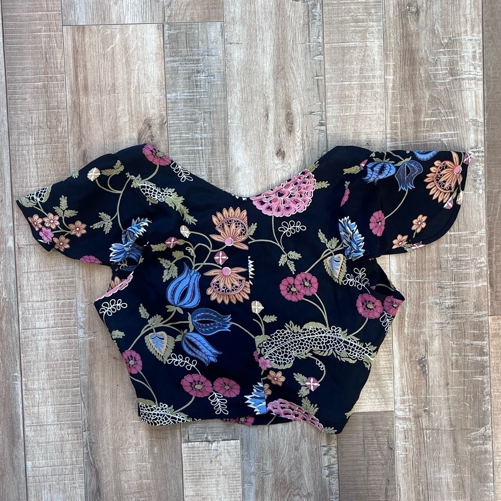 Reformation peek a boo cropped top size 0 - Picture 7 of 8